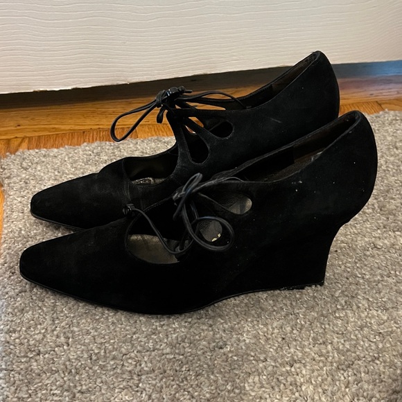 SALVATORE FERRAGAMO Women’s Black Suede Pointed Toe Lace Up Wedge Heels Size 7 - Picture 3 of 5